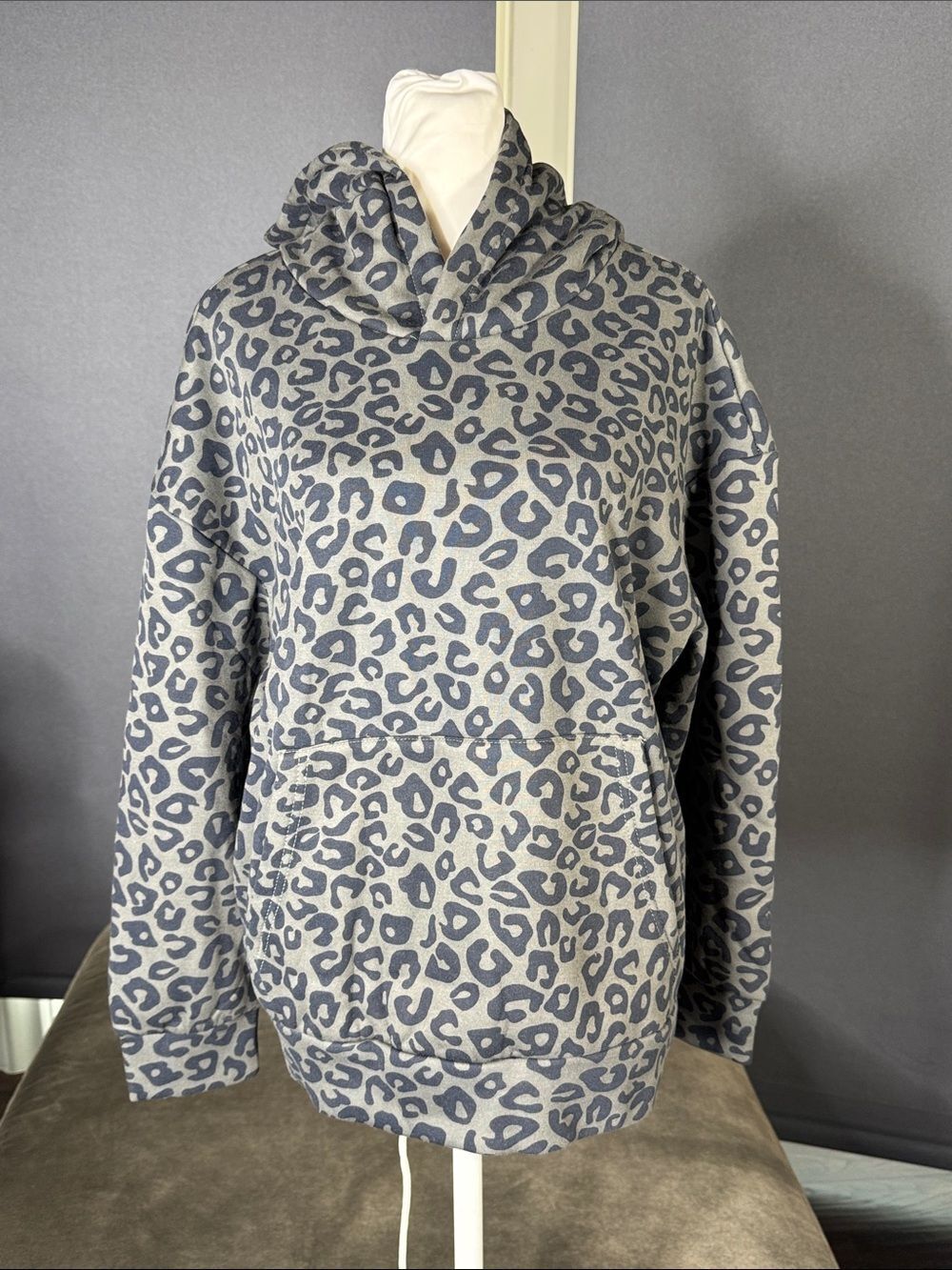 Unisex Women’s Teen Girls Gray Leopard Print Hooded Sweater Hoodie Size XXS NEW